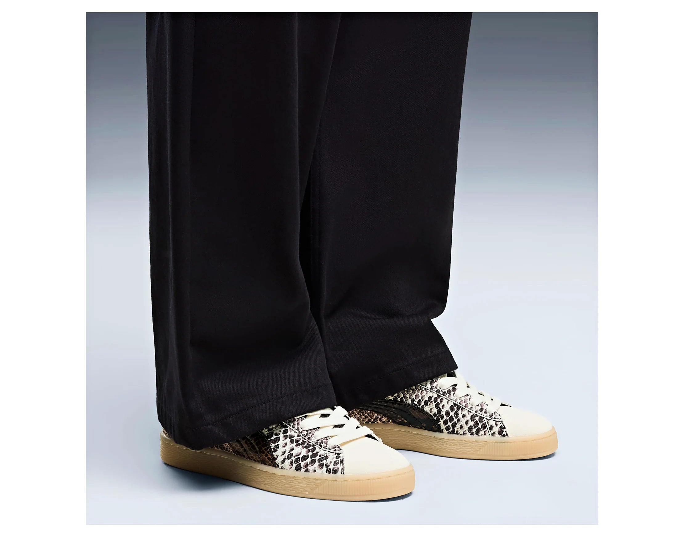 Sapatilhas Puma Suede Snake Snake Animal Print e Puma Black — em uso | 408329-01
