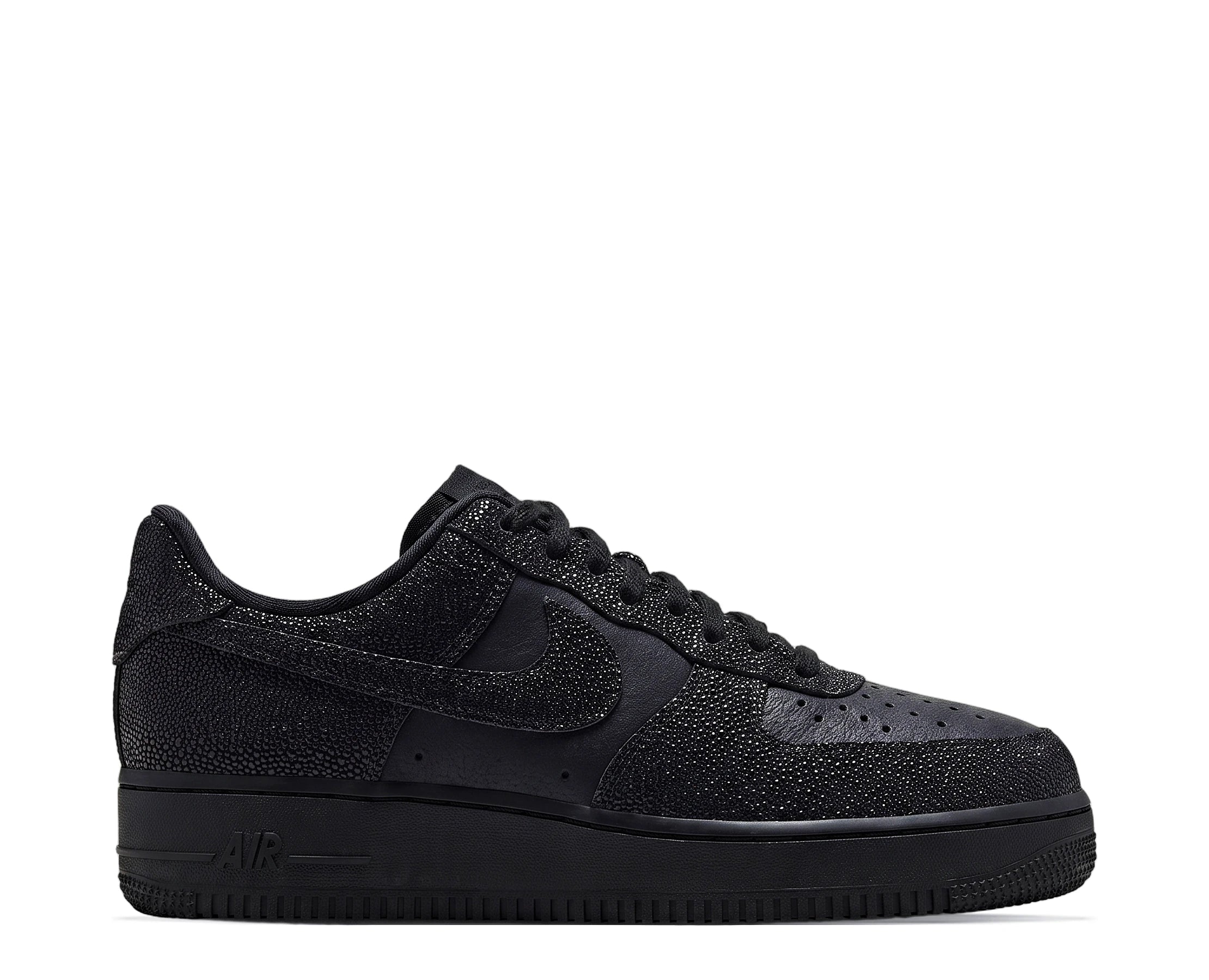Sapatilhas Nike Air Force 1 '07 SE Preto — vista lateral | IQ0135-001