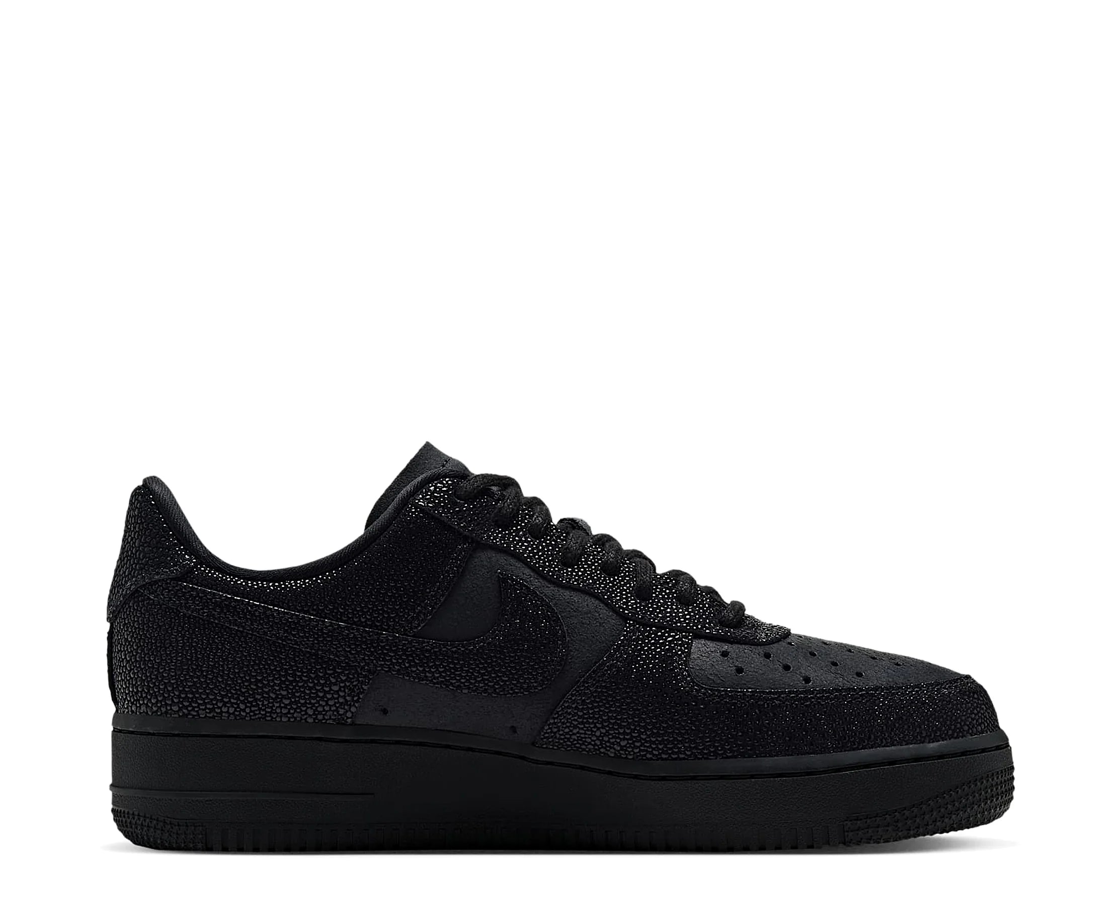 Sapatilhas Nike Air Force 1 '07 SE Preto — perfil exterior | IQ0135-001