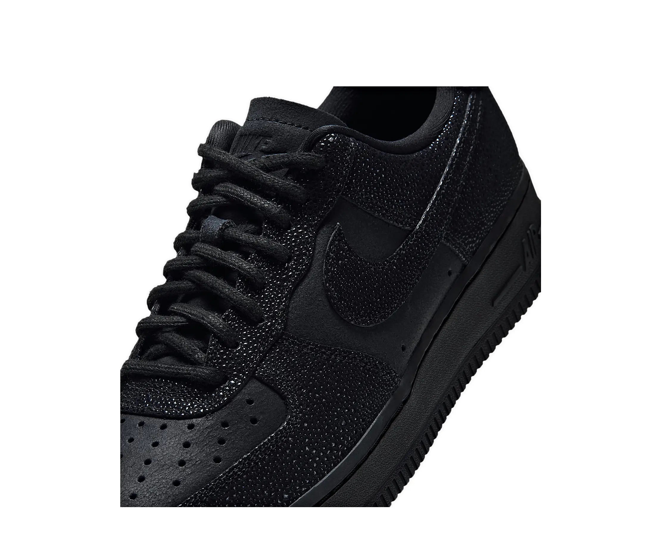 Sapatilhas Nike Air Force 1 '07 SE Preto — detalhe | IQ0135-001