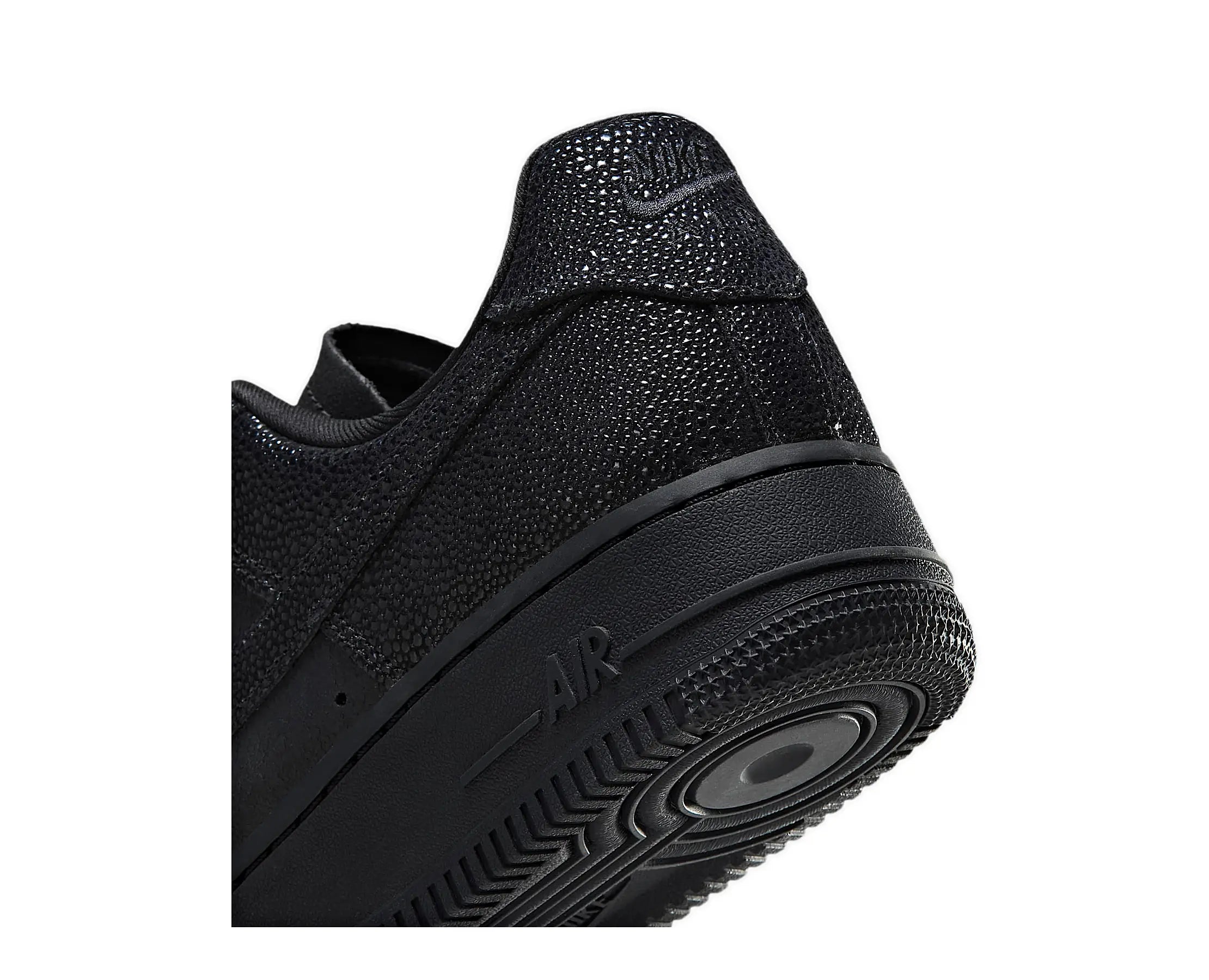 Sapatilhas Nike Air Force 1 '07 SE Preto — vista 8 | IQ0135-001