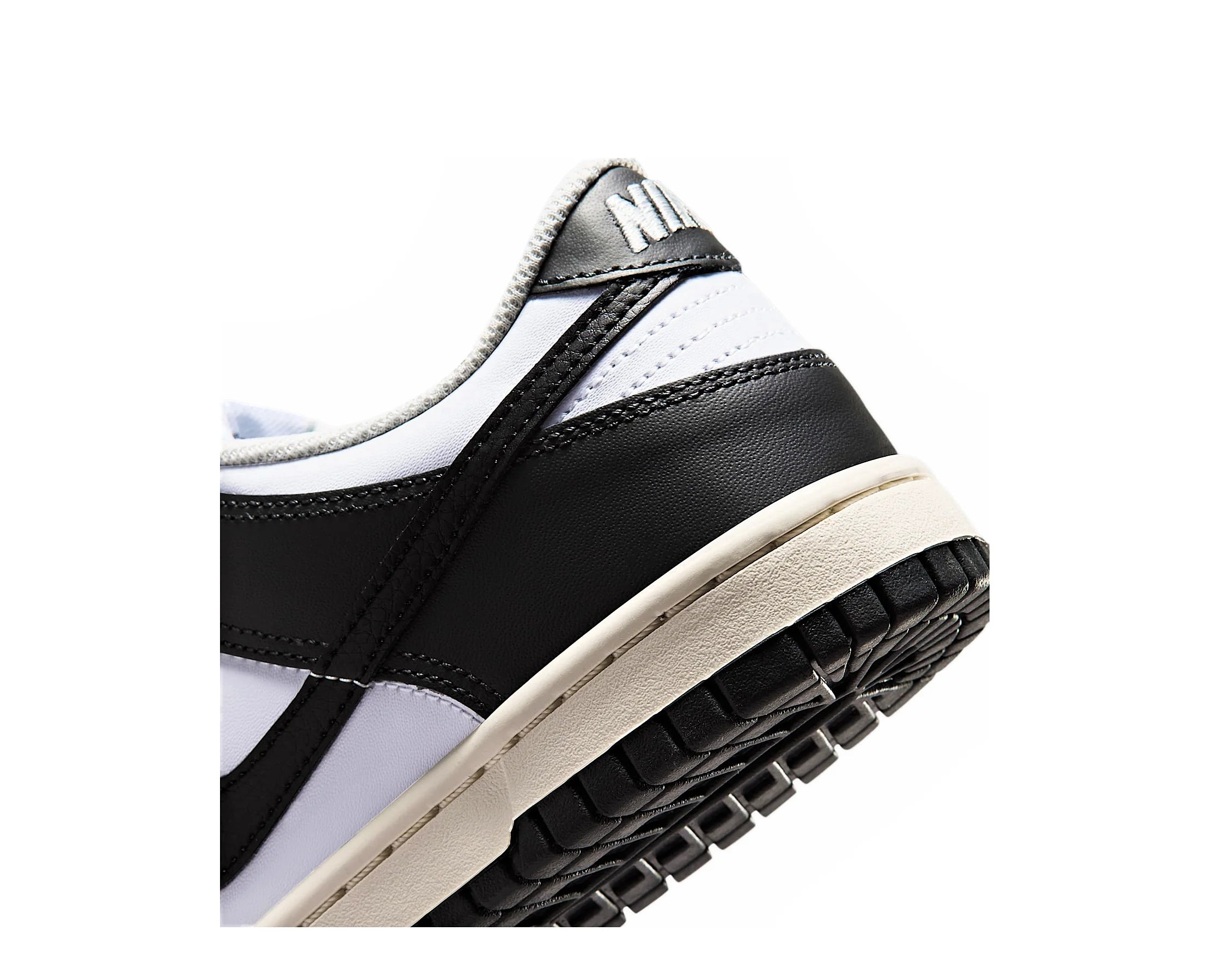Sapatilhas Nike Dunk Low Preto — detalhe | IQ0804-002