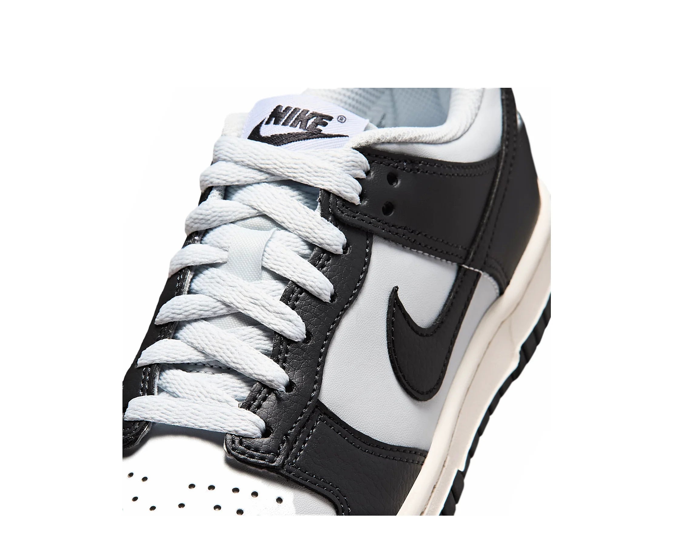 Sapatilhas Nike Dunk Low Preto — detalhe | IQ0804-002