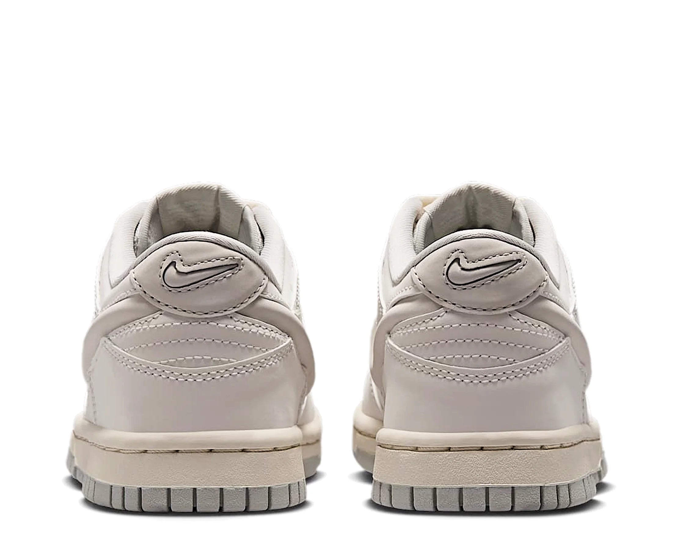 Sapatilhas Nike Dunk Low LV8 Bege — traseira | IR0824-100
