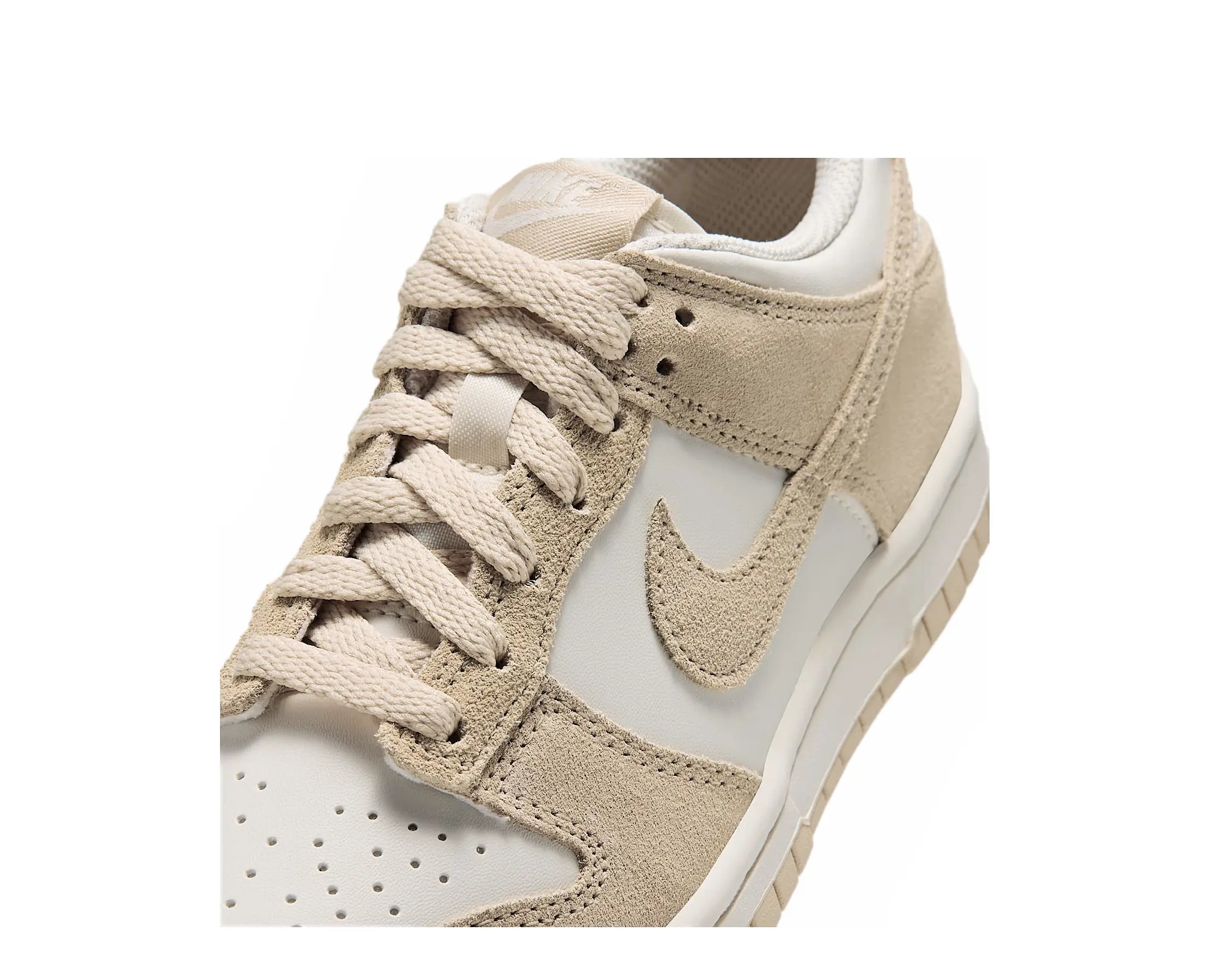 Sapatilhas Nike Dunk Low Bege — detalhe | IV4909-001
