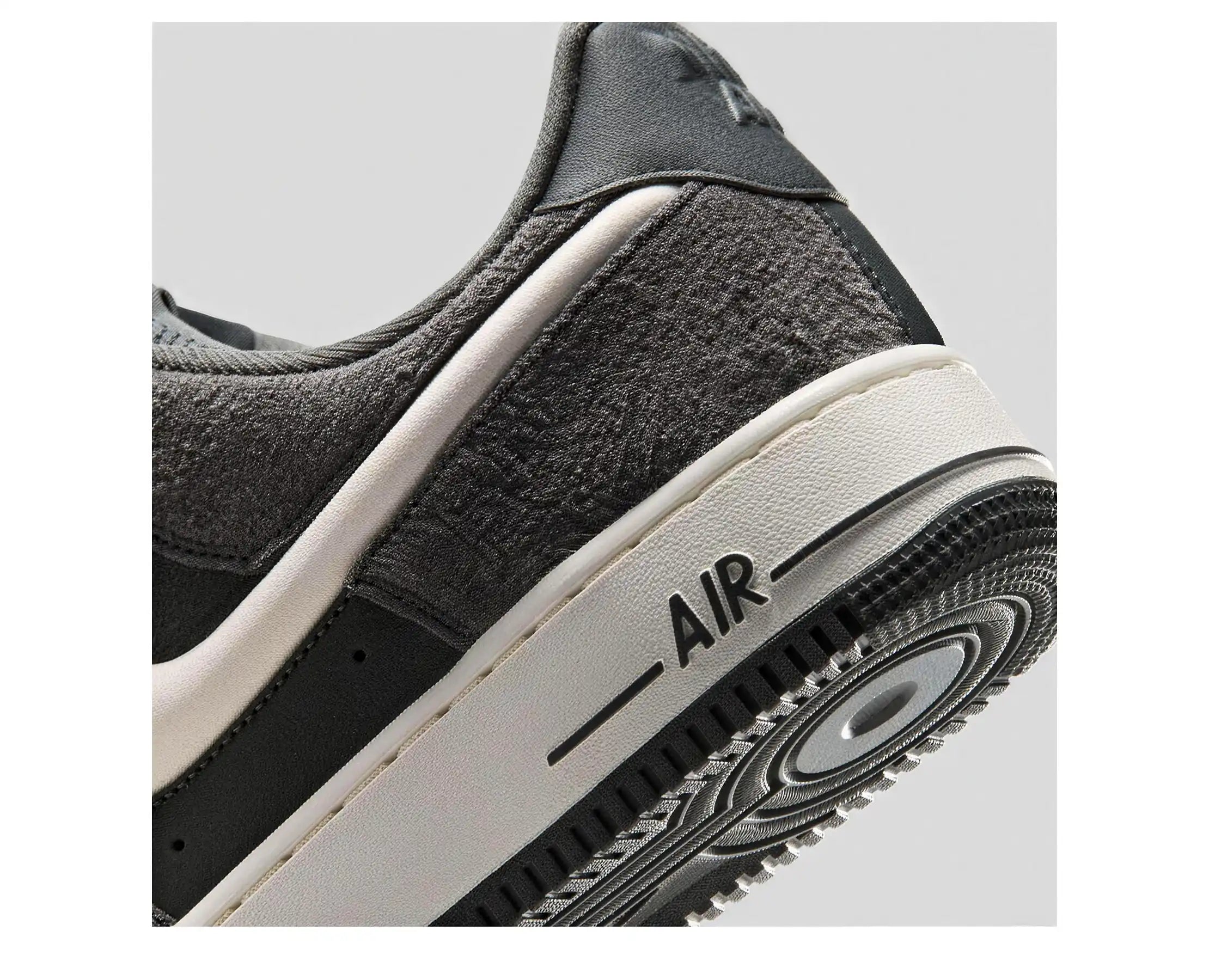 Sapatilhas Nike Air Force 1 '07 LV8 Cinzento — detalhe | IX7786-001